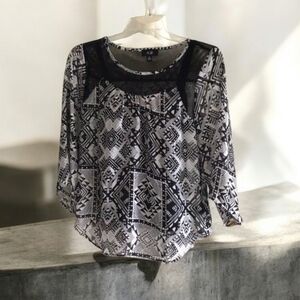 AGB long sleeve top Med NWT Black and white mesh